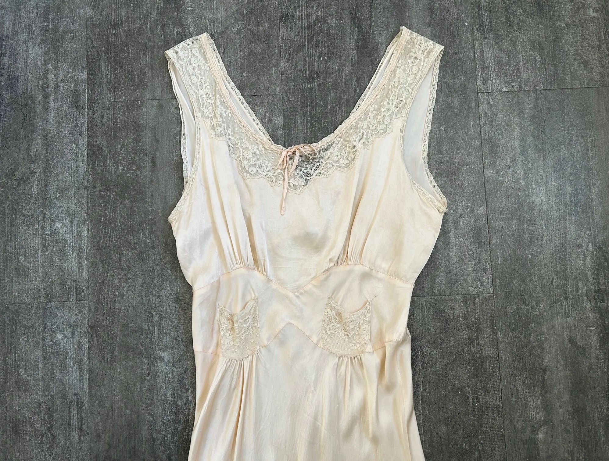 Vintage 1930s 1940s nightgown . rayon silk satin dress . size small to medium