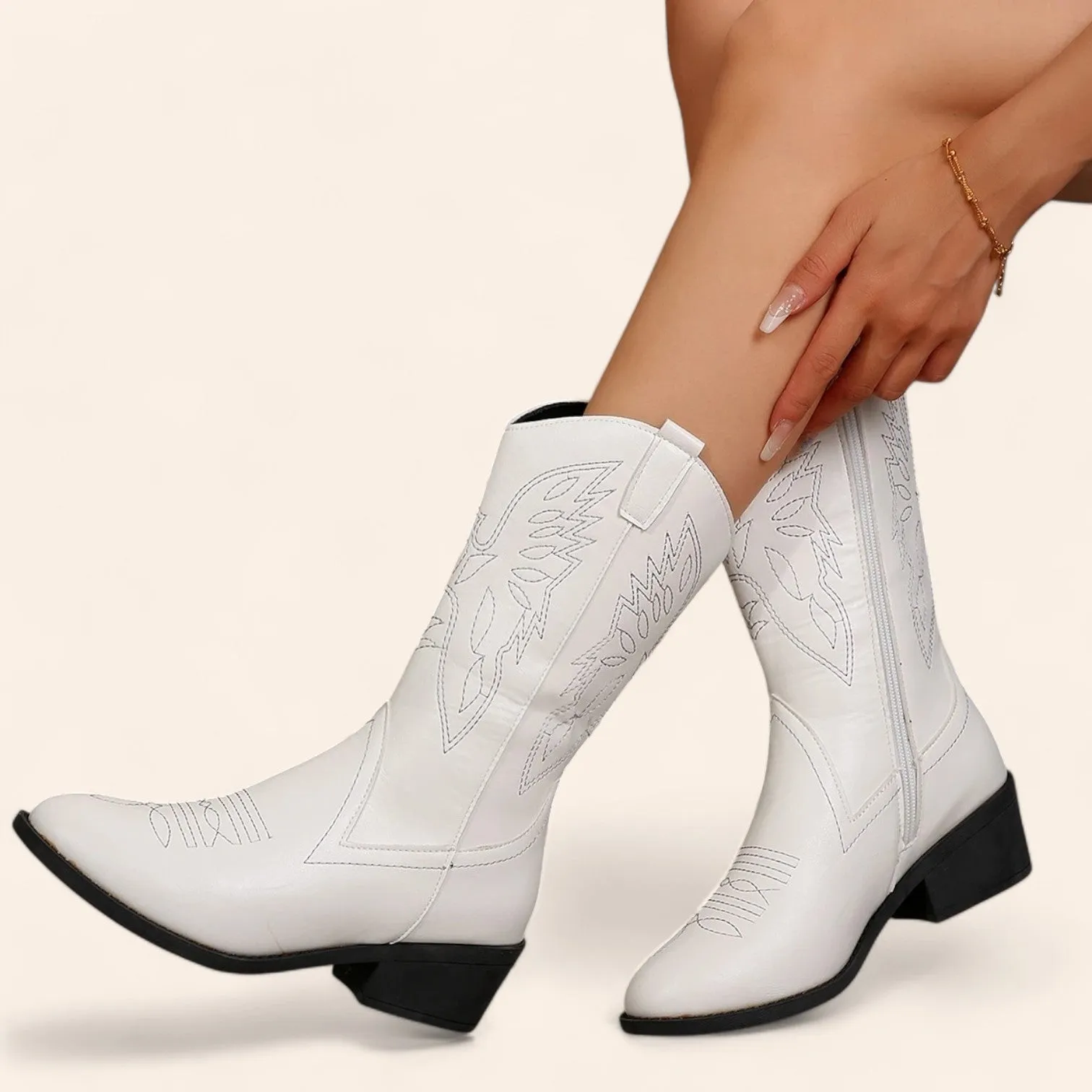 White cowboy boots with black embroidery and stitching - N°121