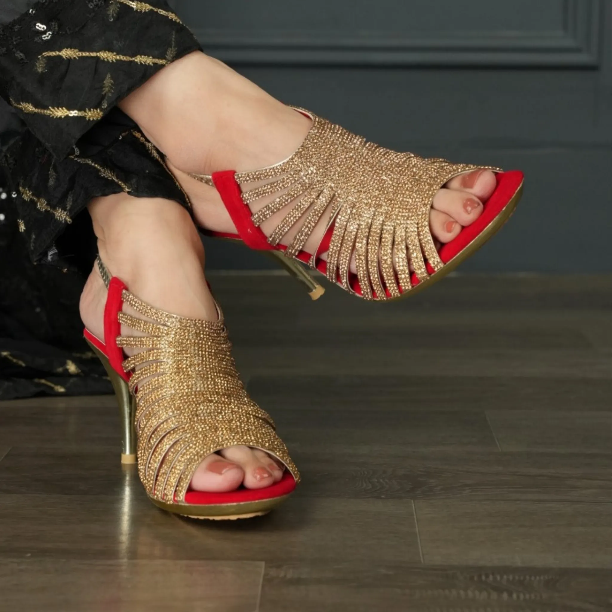 WOMEN HEELS SANDAL (GOLDEN)