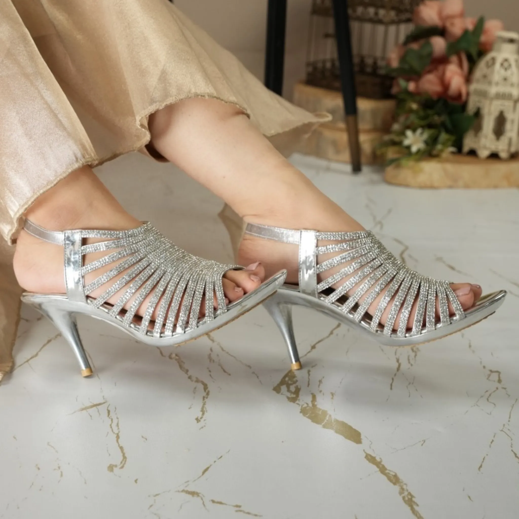 WOMEN HEELS SANDAL (GOLDEN)