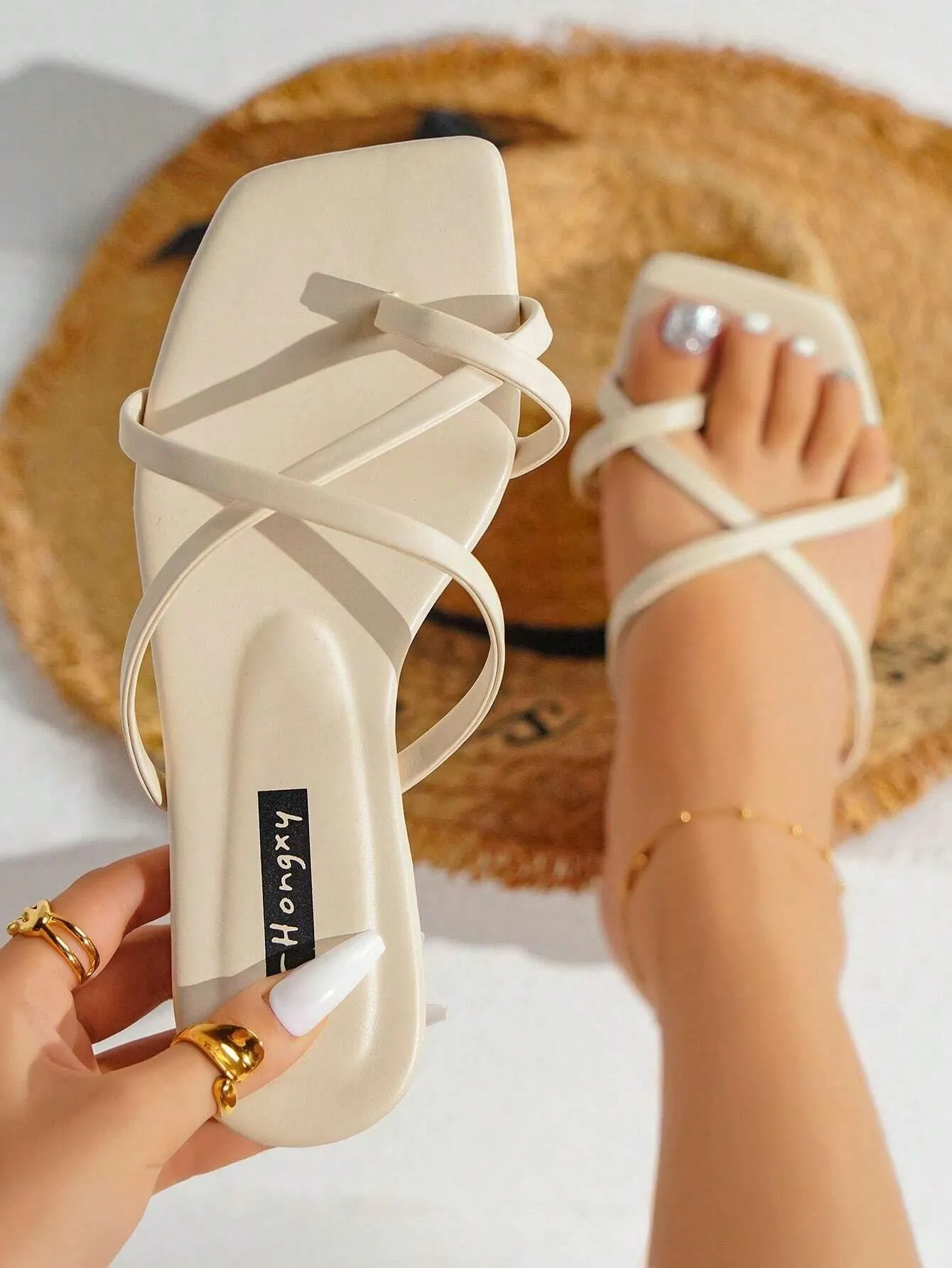 Women's Fashionable Flat Sandals With Criss-cross Straps And Toe Ring
